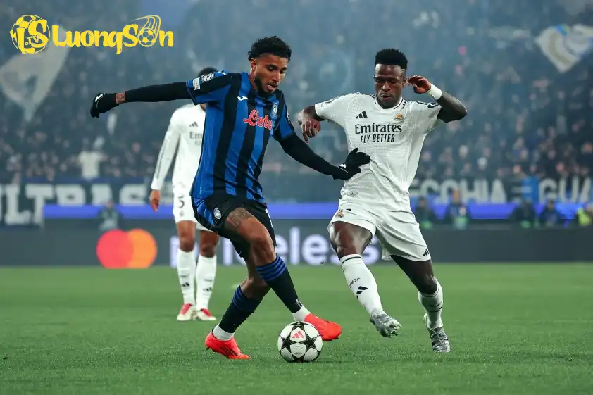 Atalanta (trái) sẽ hưởng niềm vui trọn vẹn ở trận mở màn Serie A 2025/2026. (Ảnh: Internet)