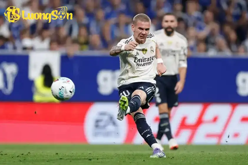 Mastantuono có trận đá chính đầu tiên cho Real Madrid (Ảnh: CLB).