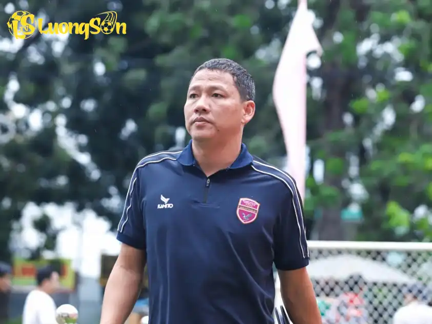 HLV Anh Đức chủ động nộp đơn xin từ chức sau thành tích kém cỏi HLV Anh Đức chủ động nộp đơn xin từ chức sau thành tích kém cỏi