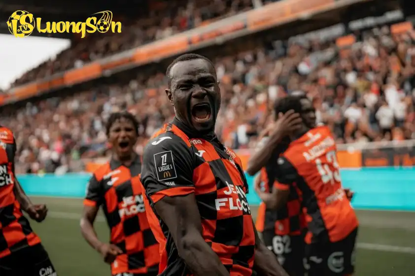 Lorient được đánh giá cao hơn trong trận đấu này