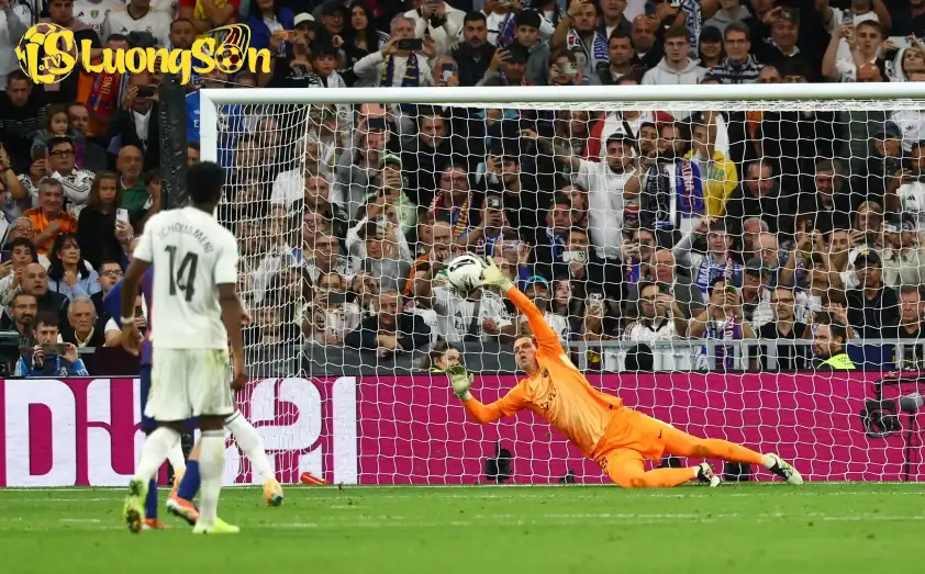 Szczęsny là cầu thủ Barca chơi hay nhất trước Real